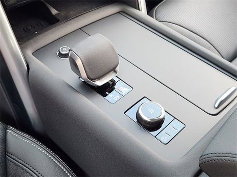 Used 2025 Land Rover Discovery S image 14