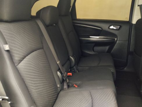 Used 2018 Dodge Journey SE w/ Connectivity Group FWD image 19