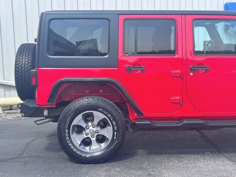 Used 2016 Jeep Wrangler Unlimited Sahara w/ Connectivity Group image 15