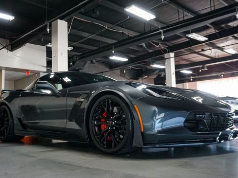 Used 2017 Chevrolet Corvette Z06 RWD image 2