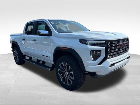 New 2026 GMC Canyon Denali w/ LPO, Black Badging Package AWD/4WD image 7