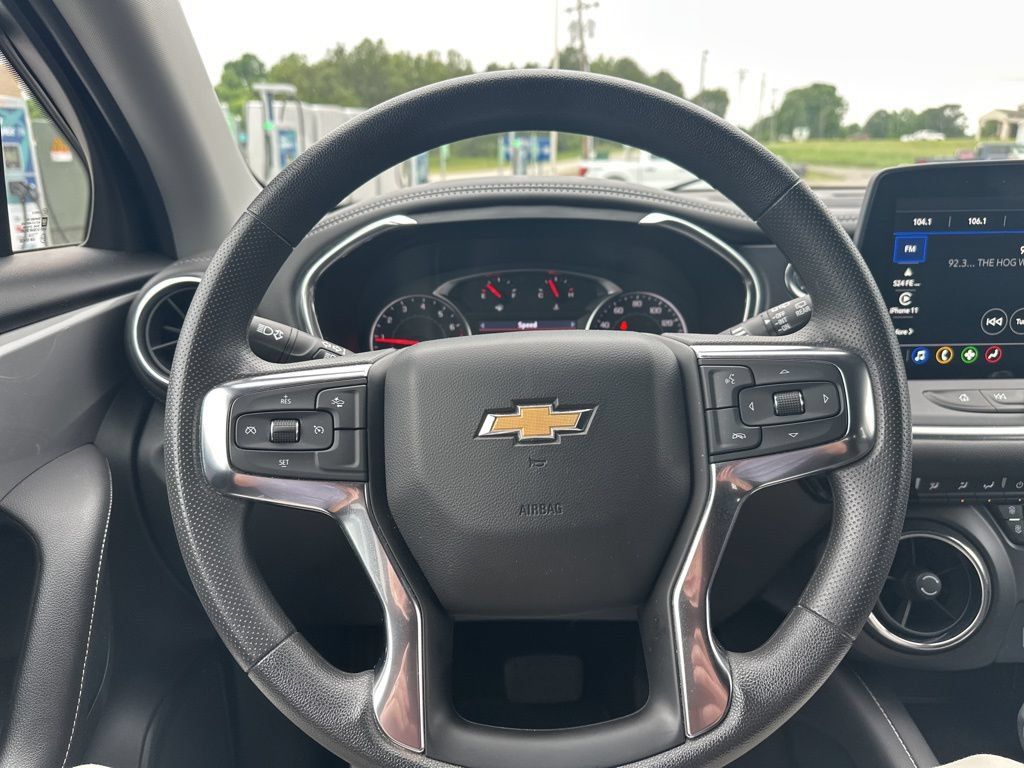 Used 2025 Chevrolet Blazer LT AWD/4WD image 19