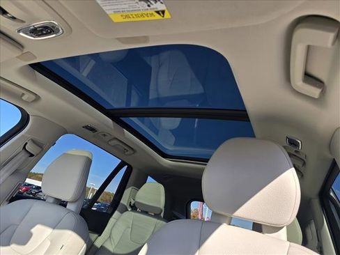 Used 2020 Volvo XC90 T6 Momentum w/ Protection Package Premier image 9