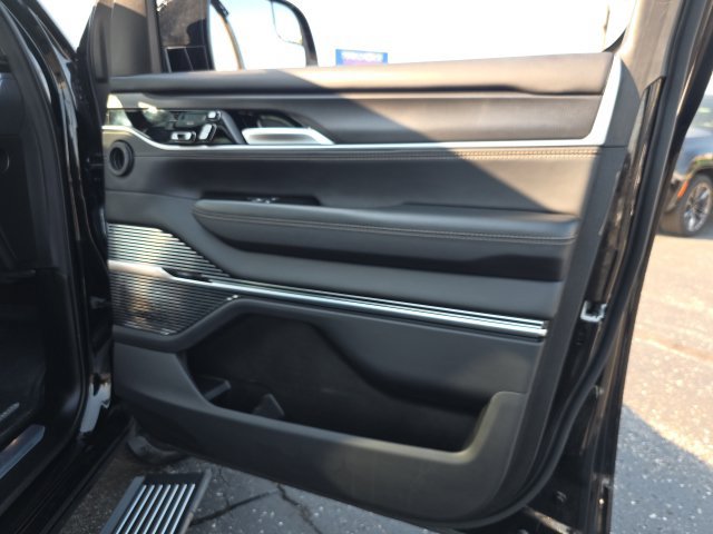 Used 2025 Jeep Grand Wagoneer Series II Obsidian w/ Quick Order Packagew 28T AWD/4WD image 41