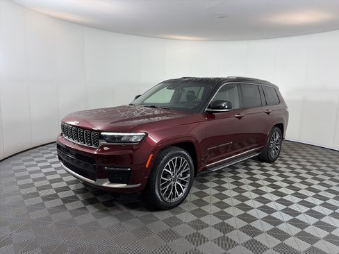Used 2022 Jeep Grand Cherokee L Summit AWD/4WD image 2