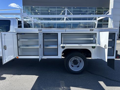 New 2026 Ford F550 4x4 Crew Cab image 3