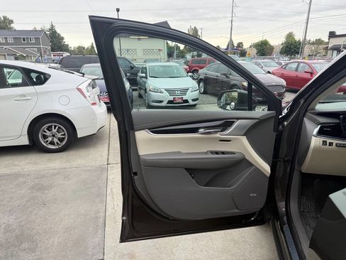 Used 2020 Cadillac XT6 Premium Luxury image 12