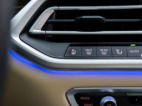 Used 2021 BMW X7 xDrive40i w/ M Sport Package image 28