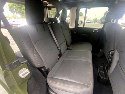 Used 2024 Jeep Wrangler Unlimited w/ Convenience Group AWD/4WD image 18