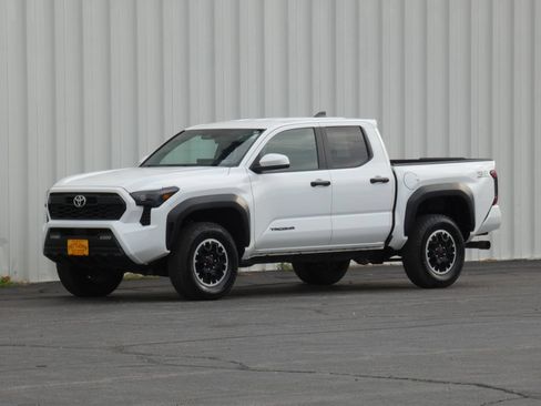 Used 2025 Toyota Tacoma TRD Off-Road AWD/4WD image 36