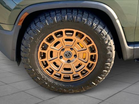 Used 2022 Rivian R1T Adventure image 10
