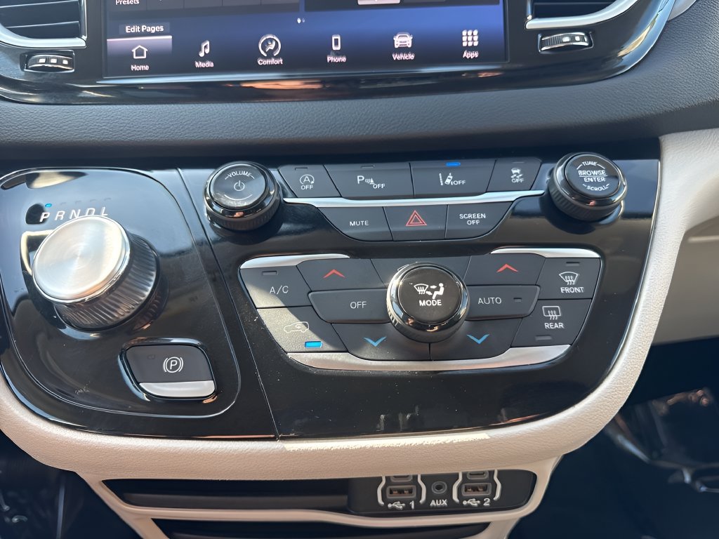 Used 2023 Chrysler Pacifica Touring-L FWD image 23