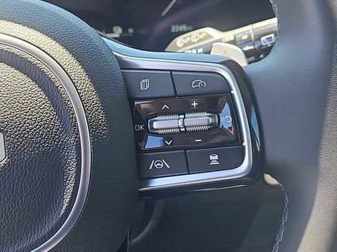 Used 2026 Kia Carnival SX w/ SX Dark Edition Package FWD image 27