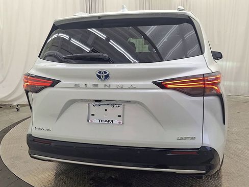 Certified 2025 Toyota Sienna Limited image 2