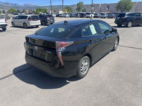 Used 2017 Toyota Prius Two w/ Preferred Accessory Package FWD image 3