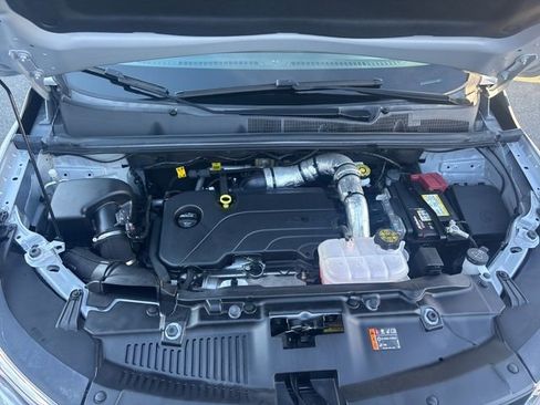 Used 2022 Chevrolet Trax LT w/ LT Convenience Package image 16