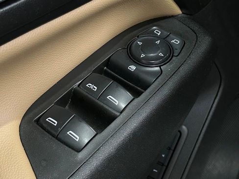 Used 2022 Chevrolet Equinox Premier image 16