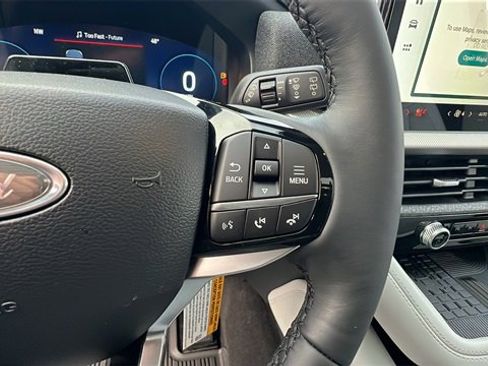 Used 2025 Ford Explorer Platinum w/ Ultimate Package image 32