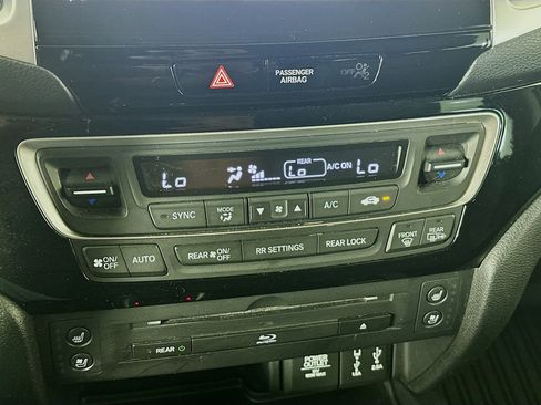 Used 2018 Honda Pilot Elite image 23