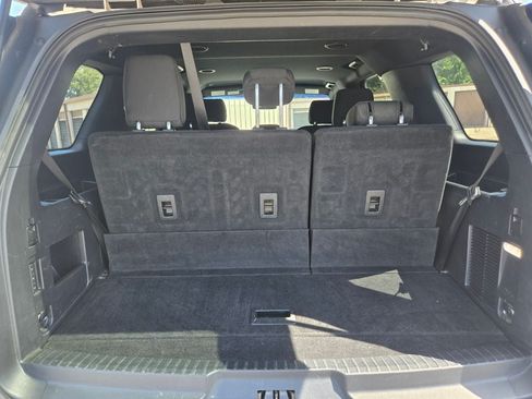 Used 2018 Ford Expedition XLT RWD image 18