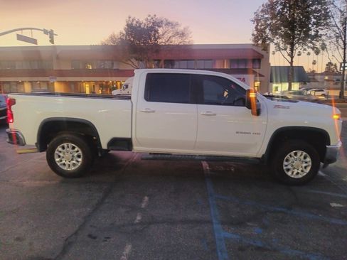 Used 2022 Chevrolet Silverado 2500 LT w/ Convenience Package AWD/4WD image 4
