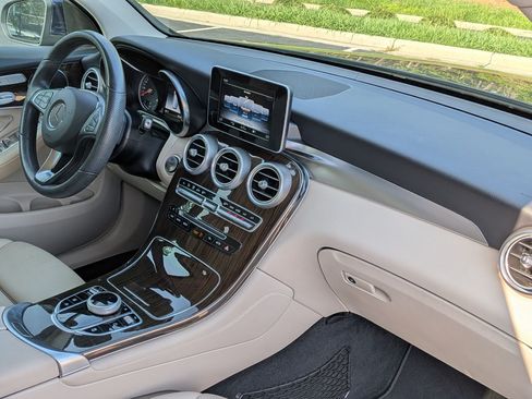 Used 2019 Mercedes-Benz GLC 300 image 35