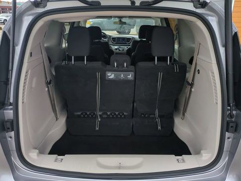 Used 2018 Chrysler Pacifica Touring w/ Security Group image 13