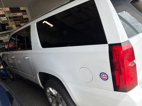 Used 2019 Chevrolet Suburban Premier RWD image 2