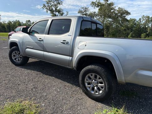 Used 2017 Toyota Tacoma SR5 w/ Tow Package RWD image 10