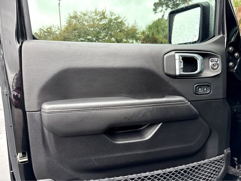 Used 2023 Jeep Wrangler Sahara w/ Cold Weather Group image 21