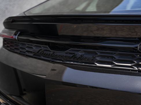 Used 2025 Lamborghini Urus SE AWD/4WD image 9