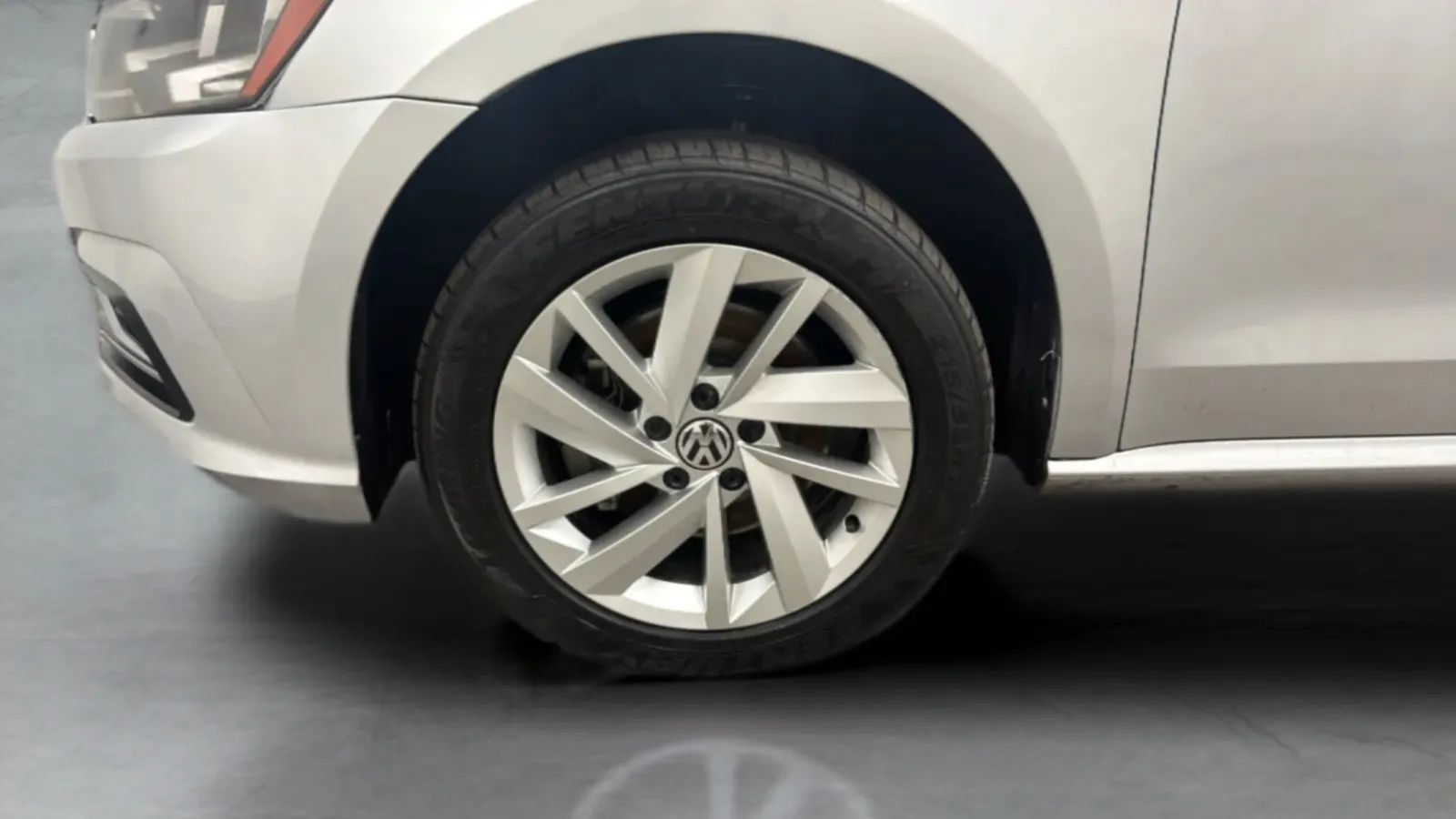 Used 2018 Volkswagen Passat 2.0T SE FWD image 28