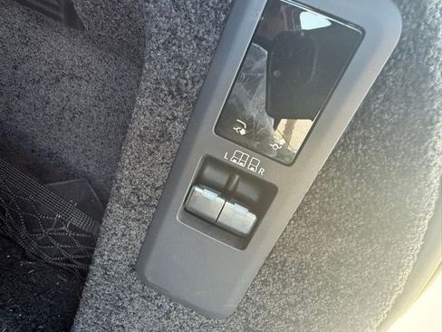 Used 2025 Land Rover Range Rover SE image 13