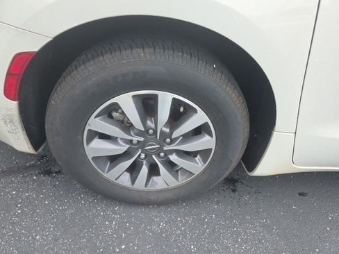 Used 2021 Chrysler Pacifica Touring-L FWD image 10