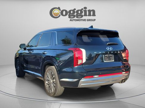Used 2023 Hyundai Palisade Calligraphy FWD image 3