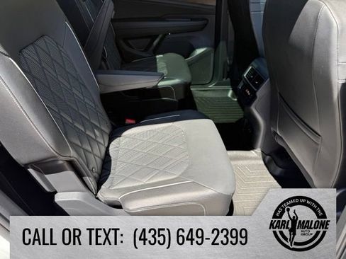 Used 2024 Volkswagen Atlas SEL Premium R-Line AWD/4WD image 36