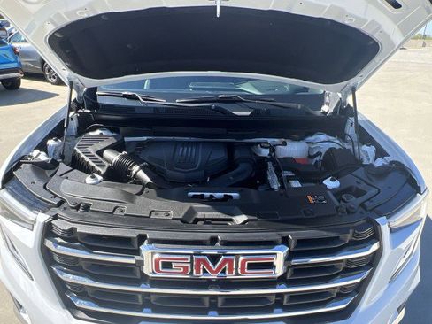 Used 2024 GMC Acadia Elevation image 29