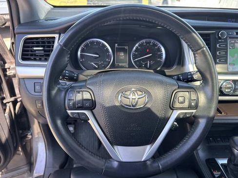 Used 2019 Toyota Highlander XLE image 17