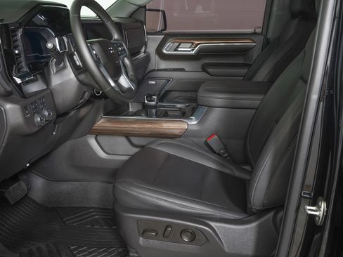 Used 2023 Chevrolet Silverado 1500 LT Trail Boss w/ LT Trail Boss Premium Package AWD/4WD image 12