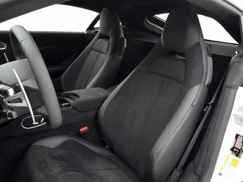Used 2020 Aston Martin V8 Vantage Coupe RWD image 22