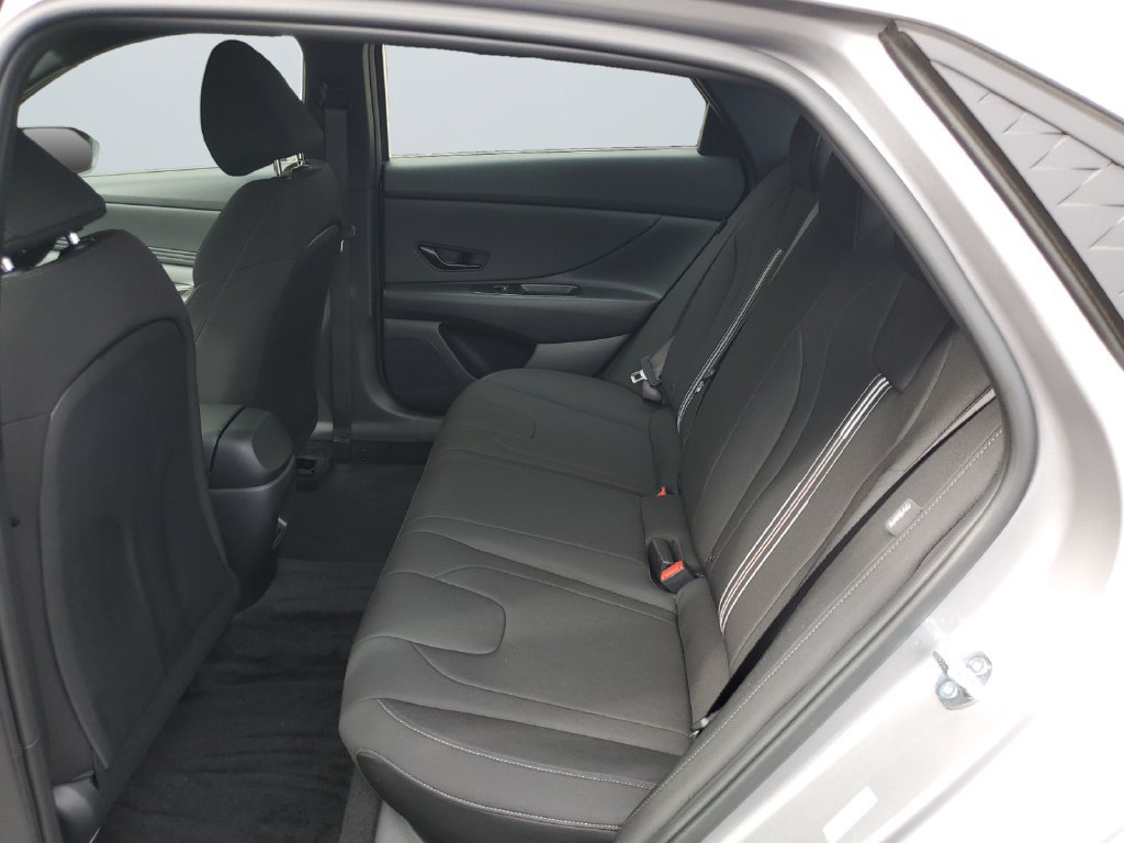 Used 2025 Hyundai Elantra Sport FWD image 13