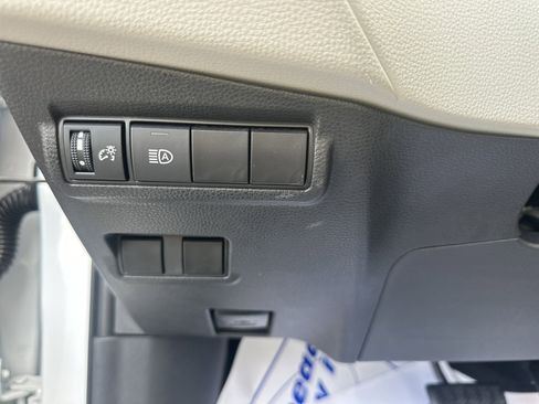 Used 2025 Toyota Corolla Cross LE image 10