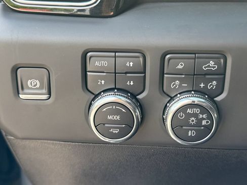 Used 2025 GMC Sierra 2500 AT4 w/ AT4 Premium Plus Package AWD/4WD image 24