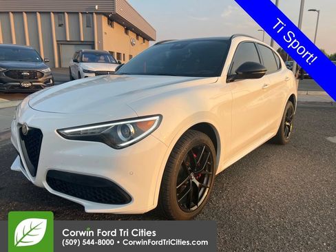 Used 2020 Alfa Romeo Stelvio Ti Sport w/ Quick Order Package 22S Sport AWD/4WD image 6