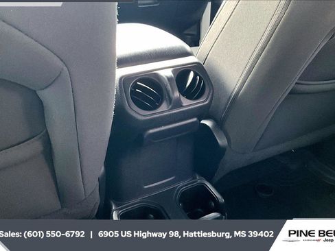Used 2022 Jeep Wrangler Unlimited Sport image 23