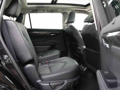 Used 2026 Toyota Highlander Platinum AWD/4WD image 12