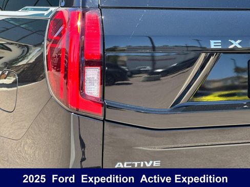 Used 2025 Ford Expedition Active AWD/4WD image 44