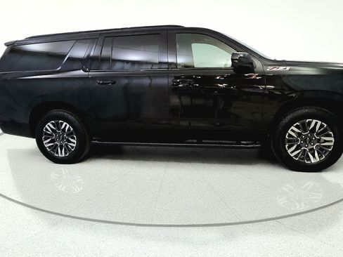 Used 2025 Chevrolet Suburban Z71 AWD/4WD image 8