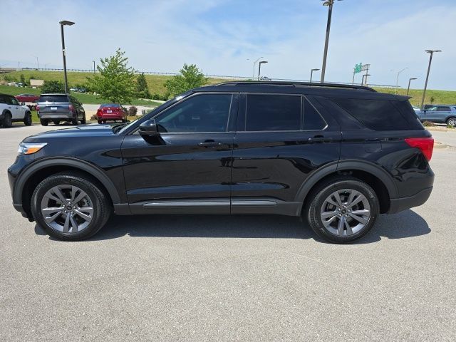 Certified 2023 Ford Explorer XLT w/ Equipment Group 202A AWD/4WD image 2