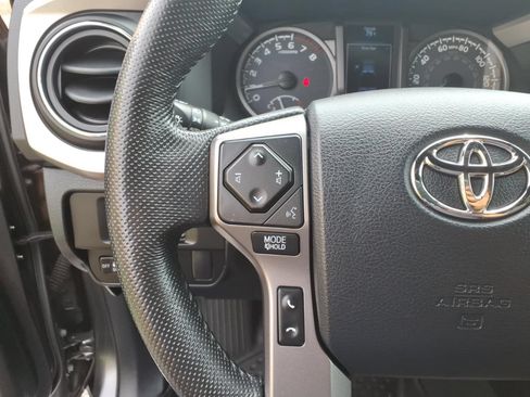 Used 2016 Toyota Tacoma Limited w/ Towing Package AWD/4WD image 23